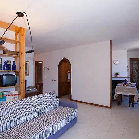 Sleeps 4 ורנה